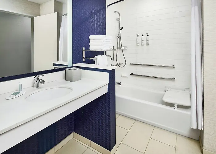 Hotel Fairfield & By Marriott 3*